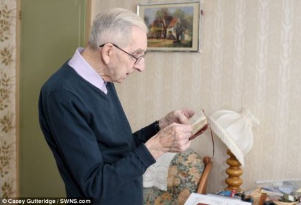 asomadetodosafetos.com - Marido lê diário para lembrar esposa com alzheimer sobre história de seu amor