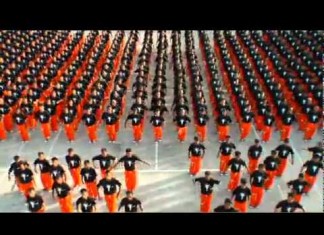 Prison’s flash mob. Michel Jackson’s song (its realy nice)