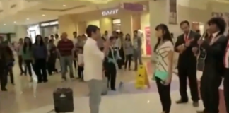 Noiva se irrita com pedido surpresa e bate no noivo