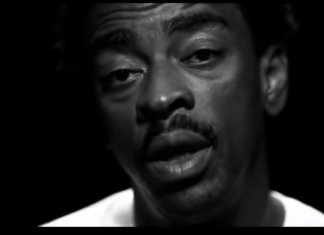 Seu Jorge recita “Negro Drama”, dos Racionais