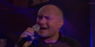 Phil Collins – Against All Odds (Live at Montreux 2004) Phil Collins – Against All Odds (Live at Montreux 2004)