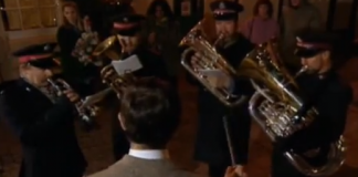 Mr. Bean conducts Christmas Orchestra (HUMOR) Mr. Bean conducts Christmas Orchestra (HUMOR)