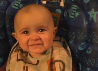 Mãe canta e bebê fica emocionado- inacreditável!