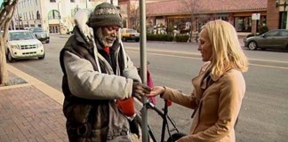 A honestidade deste sem-teto valeu-lhe 170 mil reais em doações A honestidade deste sem-teto valeu-lhe 170 mil reais em doações