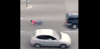 Maneira “única” de atravessar a rua em grandes centros Maneira “única” de atravessar a rua em grandes centros