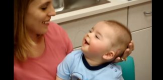 Bebê de 8 meses ouve pela primeira vez a mãe e tem reação fantástica