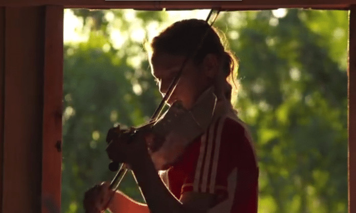 O mundo nos manda lixo, nós devolvemos música: uma orquestra de instrumentos reciclados