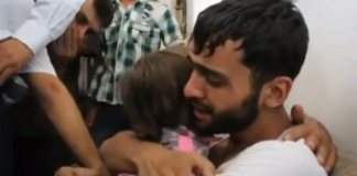 Emoção do pai ao achar filho que pensava estar morto na Síria.