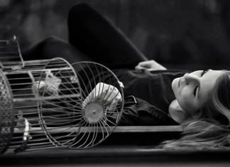 A MENINA QUE AINDA NÃO ESCREVIA VERSOS