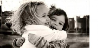 A menina que colecionava abraços…