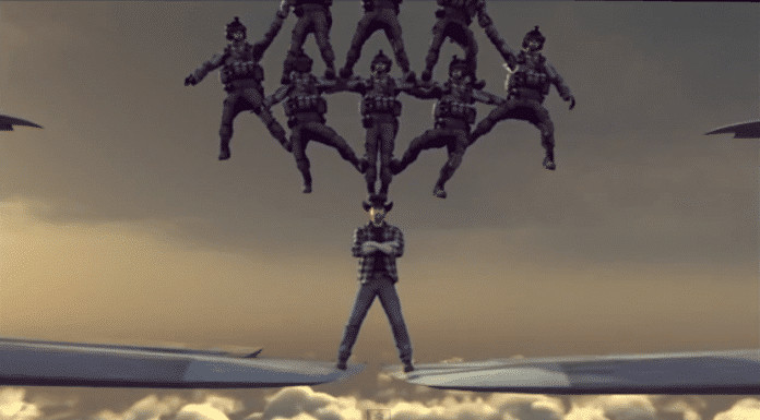 Chuck Norris mostra a Van Damme como se faz (a melhor paródia)