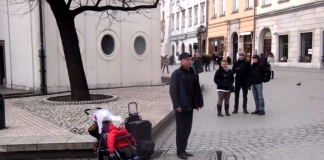 Pai e filha cantam ópera: artistas de rua Pai e filha cantam ópera: artistas de rua