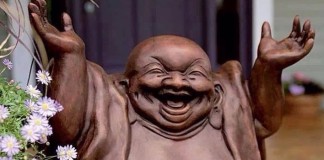 DIZEM QUE TODA VEZ QUE COMPARTILHAMOS ESSE BUDA SORRIDENTE, RECEBEMOS BOAS NOTICIAS E DINHEIRO