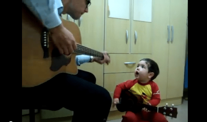 1 ano e 11 meses e já cantava Beatles!!!