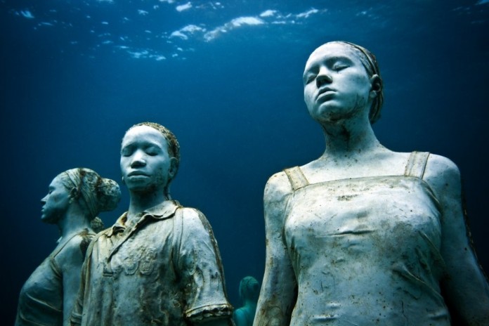 Conheça uma das 25 Maravilhas do Mundo atual: As esculturas subaquáticas de Jason deCaíres Taylor