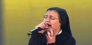 Freira roqueira emociona jurados na Itália Freira roqueira emociona jurados na Itália