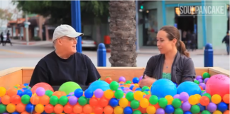 Esses “estranhos” ficaram amigos em apenas alguns minutos. Veja o que facilitou a amizade! Esses “estranhos” ficaram amigos em apenas alguns minutos. Veja o que facilitou a amizade!