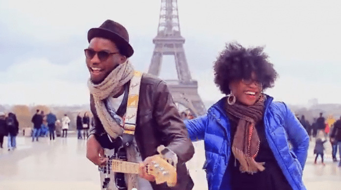 Felizes em Paris- os divulgadores desse vídeo garantem que assisti-lo promove um aumento de pelo menos 15% de sua felicidade