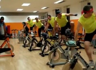 Uma aula de spinning assim você nunca viu!!! Que loucura!