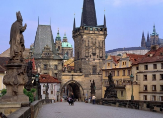 Você conhece a história macabra que está por trás da “Charles Bridge”, a ponte mais famosa de Praga?