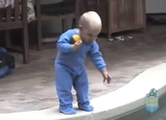 Veja o que esse bebê fez para sobreviver quando caiu na piscina