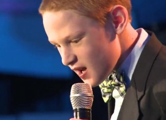 Ouça a voz angelical de Christopher Duffley: 10 anos, cego e autista