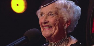 Velhinha de 79 anos dança como se tivesse 19