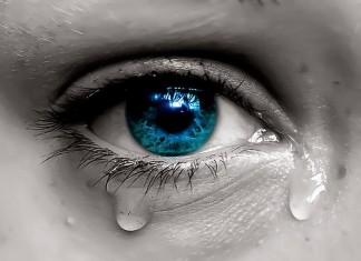 Sentimentos diferentes produzem lágrimas diferentes. Impressionante!