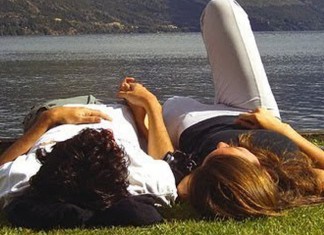 10 hábitos que mantém os casais felizes