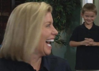 A emoção de uma mãe ao ouvir a voz do filho de 8 anos pela primeira vez