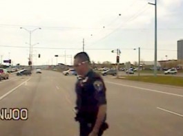 Proteger e servir: policial em ação para proteger uma família em perigo