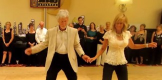 Vovô e vovó arrasam na pista de dança