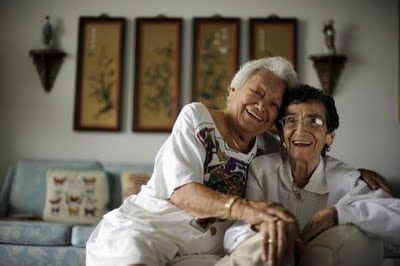 contioutra.com - Casal de lésbicas completa 70 anos de união