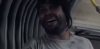 Esse mendigo não quer esmola e sim um abraço. Vejam a reação das pessoas.