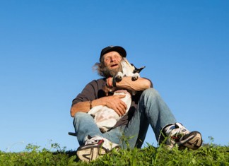 O amor entre moradores de rua e seus animais de estimação. Confiram!