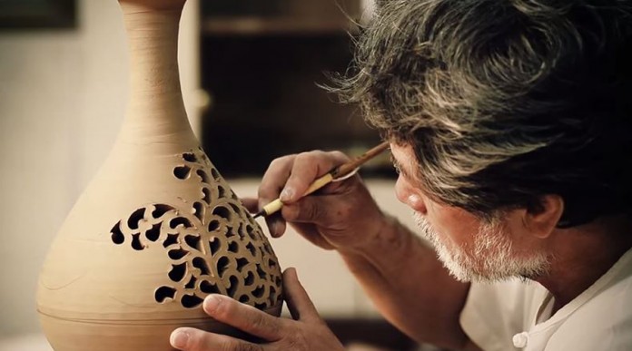 A prova de que a criação da cerâmica é tão bela quanto a peça final