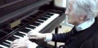 Ela tem Alzheimer, mas ainda toca piano divinamente