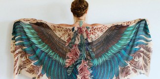 Designer de moda cria lenços com desenhos de pássaros