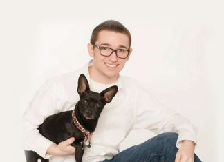 Jovem grava o momento em que é expulso de casa por ser gay