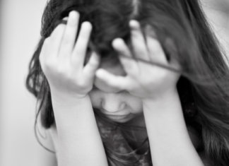 8 dicas para estragar emocionalmente seus filhos (um alerta)