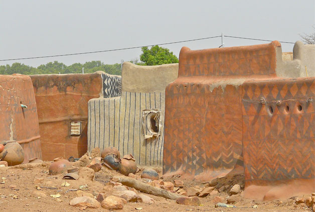 contioutra.com - Cada casa desta vila africana é uma verdadeira obra de arte