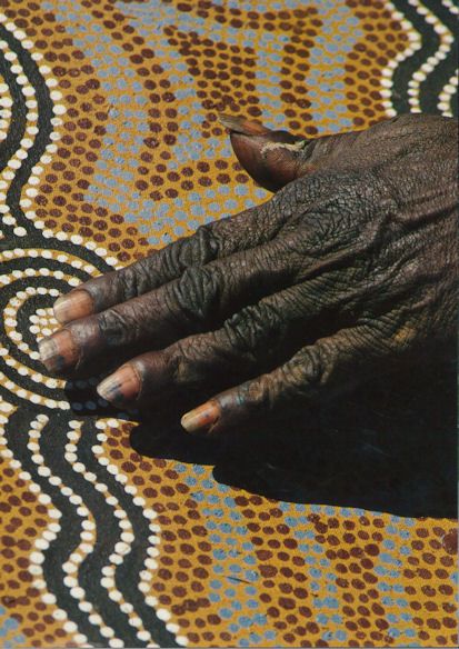 Hand of an Aboriginal artist (Papunya)