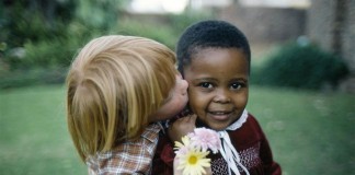 Você ensina seu filho a incluir ou a odiar? Você ensina seu filho a incluir ou a odiar?