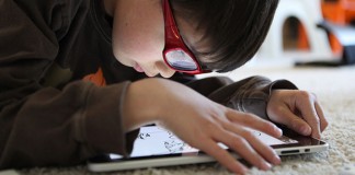 “NÃO É AUTISMO, É IPAD”