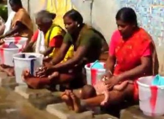 O toque com sentido: o exemplo do banho dos bebês na India