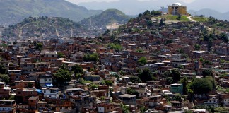 Carta ao Eduardo, criança de 10 anos, morta a tiro ao subir, ontem, o Morro do Alemão