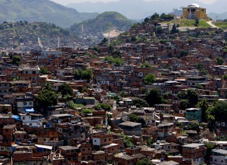 Carta ao Eduardo, criança de 10 anos, morta a tiro ao subir, ontem, o Morro do Alemão