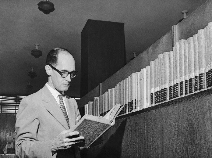 010CDA 6 poemas, dentre os melhores de Carlos Drummond de Andrade