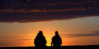 Não tens dinheiro, mas tens amor e imaginação Não tens dinheiro, mas tens amor e imaginação