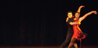 Se o mundo fosse acabar, dançaria contigo Se o mundo fosse acabar, dançaria contigo